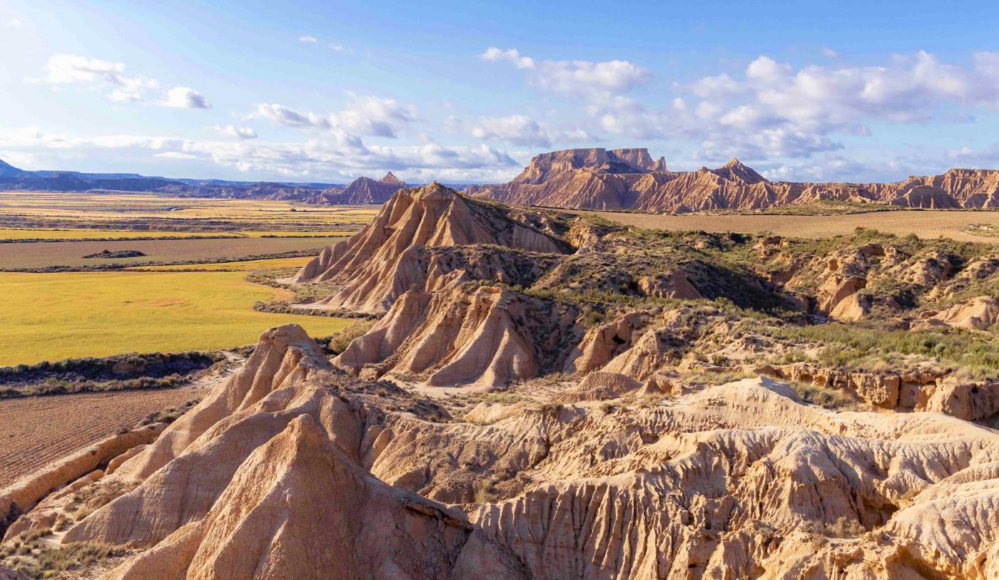 Imagen aérea de las Bardenas en primavera